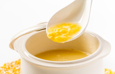 The characteristic staple food of northeast China is porridge of ballast rice
