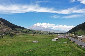 Fototapeta na wymiar Vista al nevado Chimborazo.