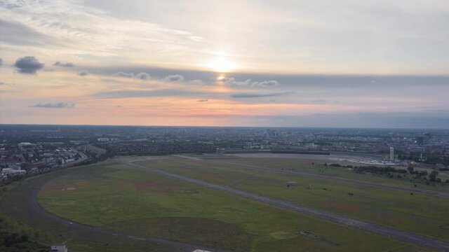 Amazing aerial time-lapse over Tempehofer Feld (Berlin Tempelhof Airport)
