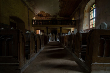 Geister in der Kirche