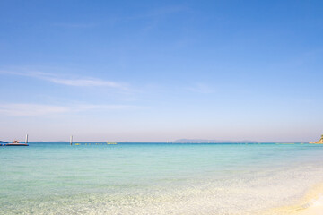 Fototapeta na wymiar Beautiful sea beach with blue sky and sea water