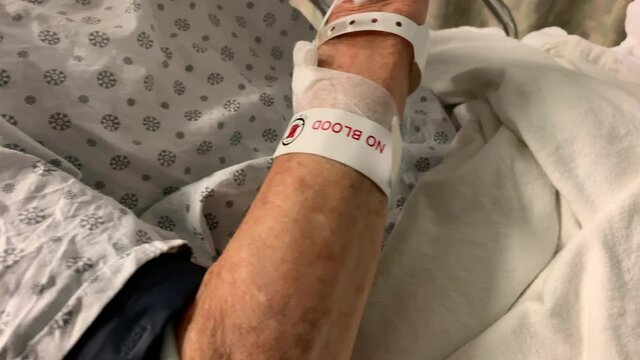 Elderly Patient in the Hospital with No Blood Transfusion Bracelet