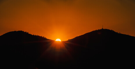 Obraz premium sunset in the mountains