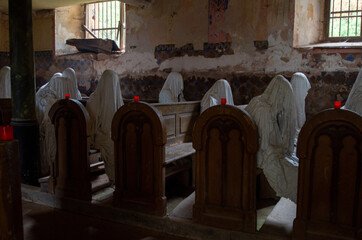 Geister in der Kirche