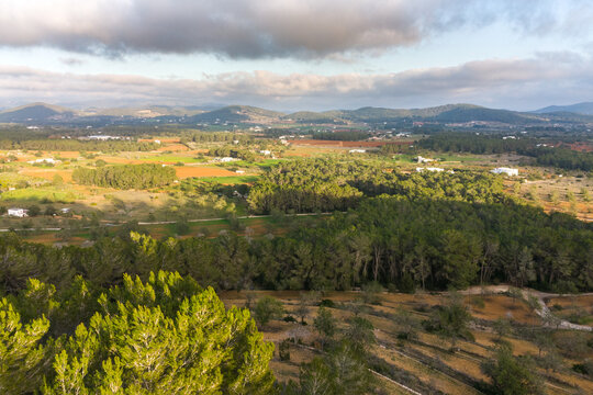 Valle y Nubes