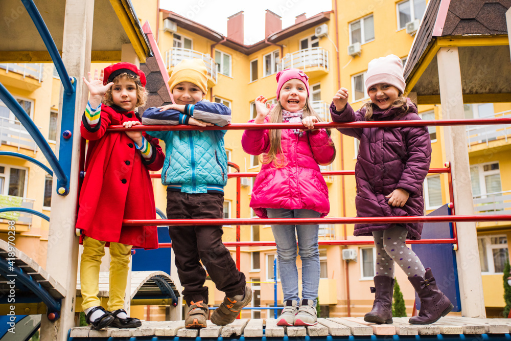 Poster Group of kids walking on the playground