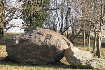 Findlinge am Tagebaurand Welzow, Brandenburg, Deutschland