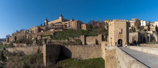 Fototapeta na wymiar panorama of the historic Spanish city of Toledo on the Tagus River with the Roman Bridge in the foreground