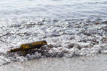 Bouteille &agrave; la mer