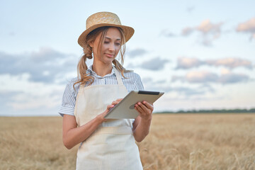 Woman farmer straw hat smart farming standing farmland smiling using digital tablet Female agronomist specialist research monitoring analysis data agribusiness