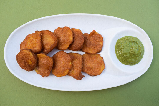 Rajgira aloo bhajiya dish special faral item home made prepared during fasting festival days like mahashivratri, ekadashi, gauri puja, sattvik jain recipe with mixed batter of fasting flours, chutney