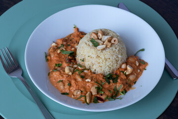 Creamy bean masala with bulgur 