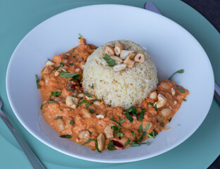 Creamy bean masala with bulgur 