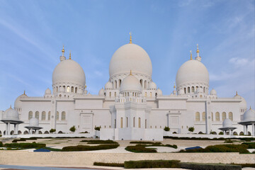 Fototapeta na wymiar Sheikh Zayed Mosque against the blue sky. View from the east