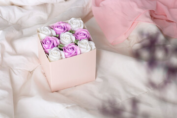 Fototapeta na wymiar Romantic surprise for girlfriend. White and violet roses in pink mockup box