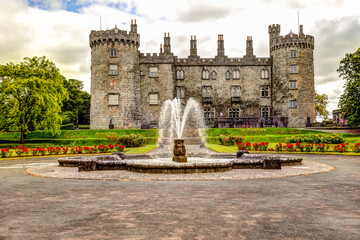 Scenery at Kilkenny Castle in Ireland - obrazy, fototapety, plakaty
