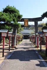 芦屋町の岡湊神社の参道