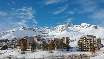 Auvergne-Rh&ocirc;ne-Alpes - Saint-Fran&ccedil;ois-Longchamp et le massif de La Lauzi&egrave;re
