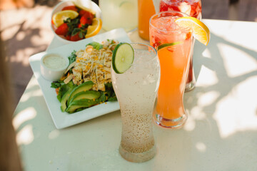 bebidas y alimentos