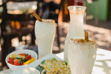 bebidas y alimentos