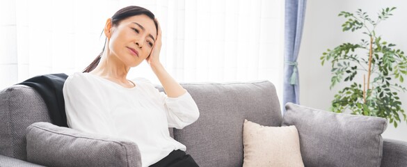 体調不良で悩む40代女性　ポートレート
