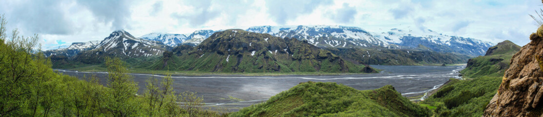 Fototapeta na wymiar View into the valley of Thorsmoerk, Fimmvorduhals hiking trail, Iceland