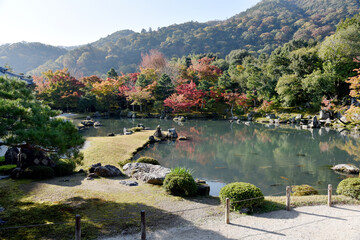 天龍寺　紅葉の曹源池庭園　京都市