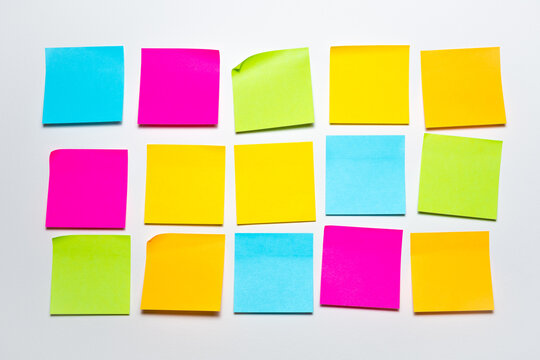 Post it note hanging on string hi-res stock photography and images