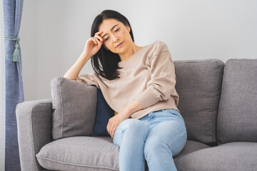 頭痛で悩む日本人女性