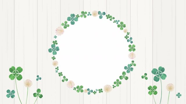 クローバーの水彩イラスト。左右で成長する植物と中央で回転するリース（白い木目背景）
