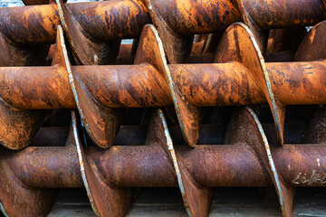 Rostige Erdbohrer auf einer Baustelle