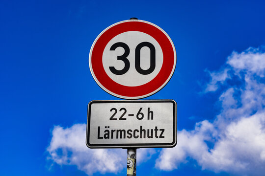 30-Zone mit L&auml;rmschutz Verkehrszeichen