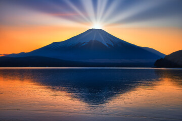 富士山と太陽光線・合成

