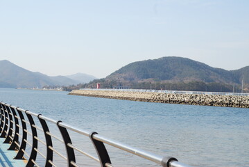 Obraz premium 한적한 항구의 오후