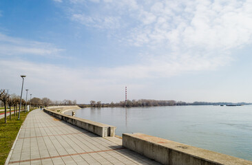 Obraz premium Promenade, Belgrade Quay on the banks of the Danube River, in Novi Sad.