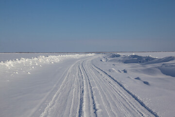 Ice road - travel north. Winter road is a winter road in the north.
