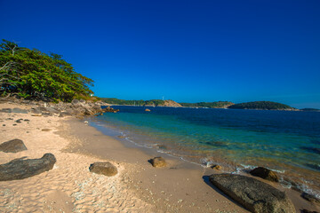 Wide-angle nature background, clear air, beautiful blue sea, and the blur of the sun and the passing wind, spontaneous beauty in the scenic spots.