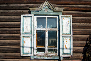 Fototapeta na wymiar traditional ornament. windows with wooden carvings on the windows in a wooden house