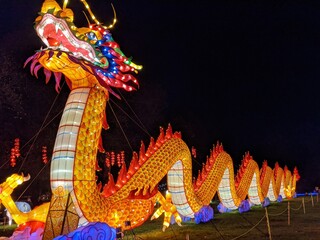 chinese dragon statue