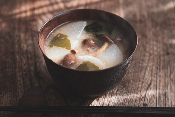 なめこと大根とワカメのお味噌汁