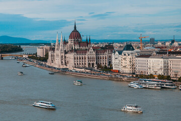 Fototapeta premium parliament building in budapest. view from the embankment