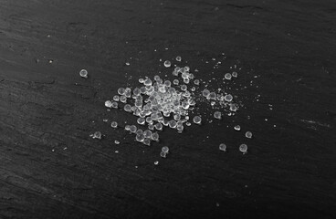 Desiccant silica gel crystals or desiccant polymer balls