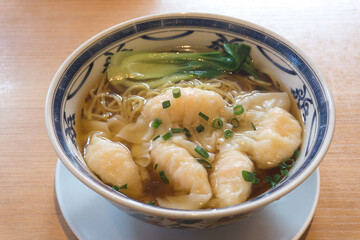 エビワンタン麺	
