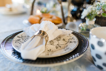 Gedeckter Tisch für eine Hochzeit und Muttertag Festival 