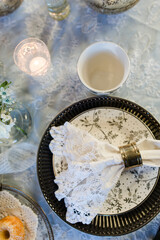 Gedeckter Tisch für eine Hochzeit und Muttertag Festival 