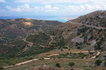 Fototapeta na wymiar Winding road on Crete in Greece, Europe 