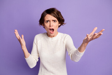 Photo portrait of angry furious woman bob hair arguing isolated on pastel violet color background