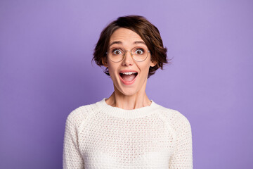 Photo portrait of excited impressed nerd girl wearing round spectacles opened mouth isolated on bright violet color background