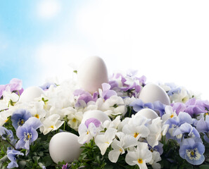 Obraz na płótnie Canvas Easter still life with eggs and flowers