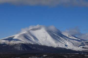 Fototapeta na wymiar snow covered mountain